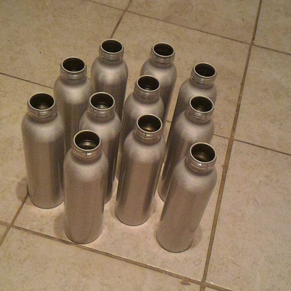 *Lot of containers - Picture 2 of 5